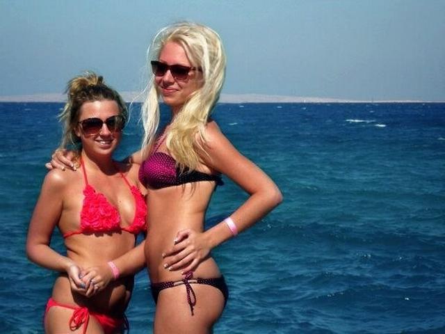 Хорошенькие первокурсницы показывают свои прелести на отдыхе 42  картинка xxx смотреть