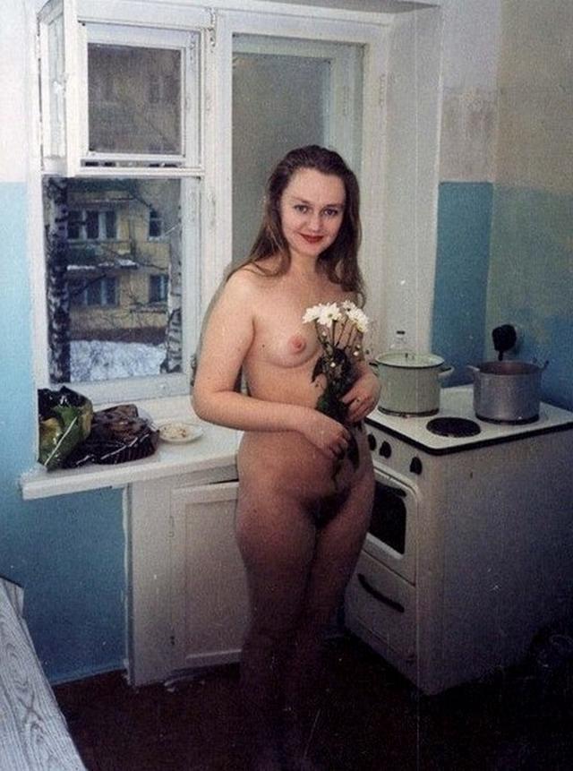 Примерные жёнушки очень умело раздвигают свои ножки и сосут сразу у двоих 9  картинка xxx смотреть