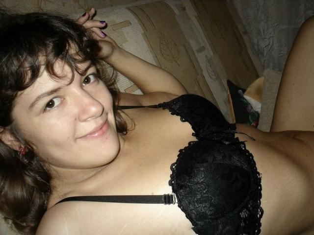 Домохозяйка с темными волосами жарится по-домашнему в чулках 6  картинка xxx смотреть