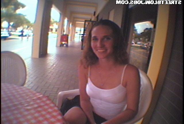 Дала потрогать писю и отсосала за деньги во дворе 2  картинка xxx смотреть