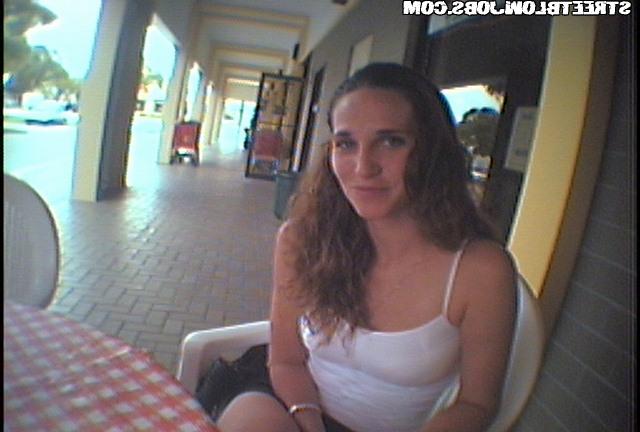 Дала потрогать писю и отсосала за деньги во дворе 3  картинка xxx смотреть