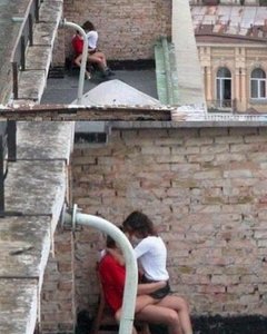 Любители экстрима кайфуют от секса на улице и в публичных местах